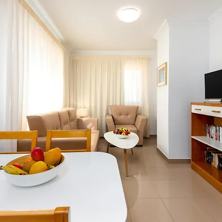 埃迪菲西奥广场公寓 *